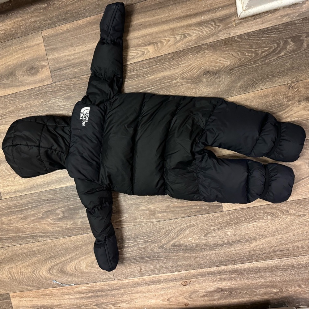 North face snow suit in excellent condition